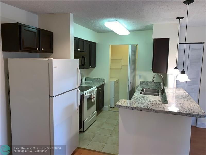 Active With Contract: $1,800 (2 beds, 1 baths, 903 Square Feet)