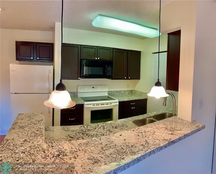 Active With Contract: $1,800 (2 beds, 1 baths, 903 Square Feet)