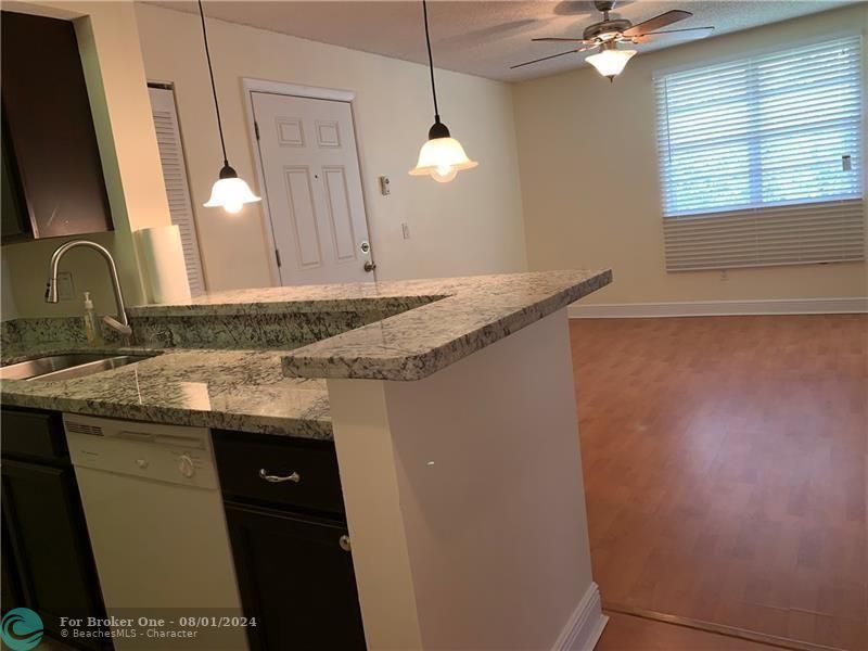 Active With Contract: $1,800 (2 beds, 1 baths, 903 Square Feet)