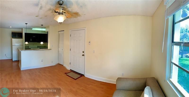 For Rent: $1,800 (2 beds, 1 baths, 903 Square Feet)