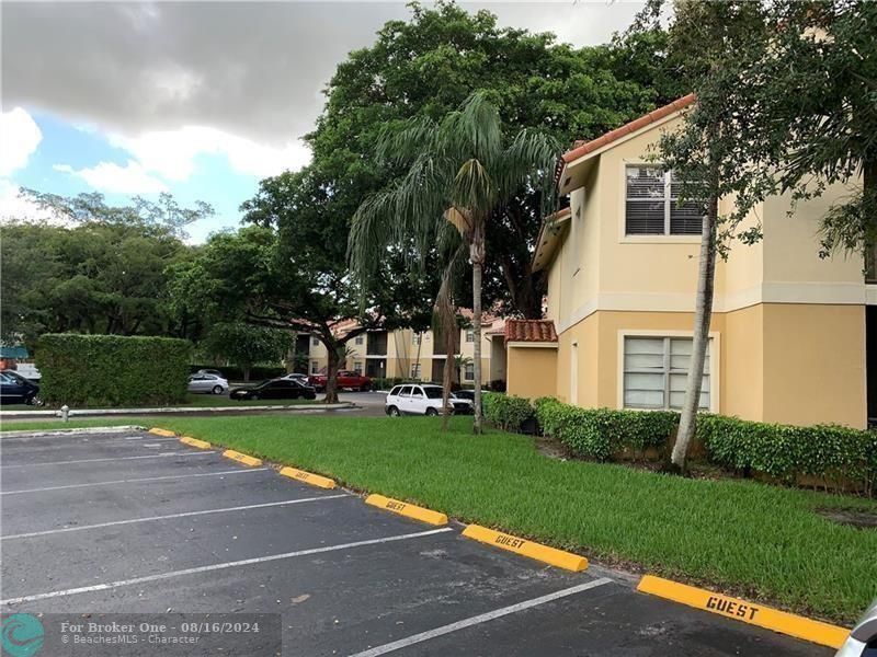 Active With Contract: $1,800 (2 beds, 1 baths, 903 Square Feet)