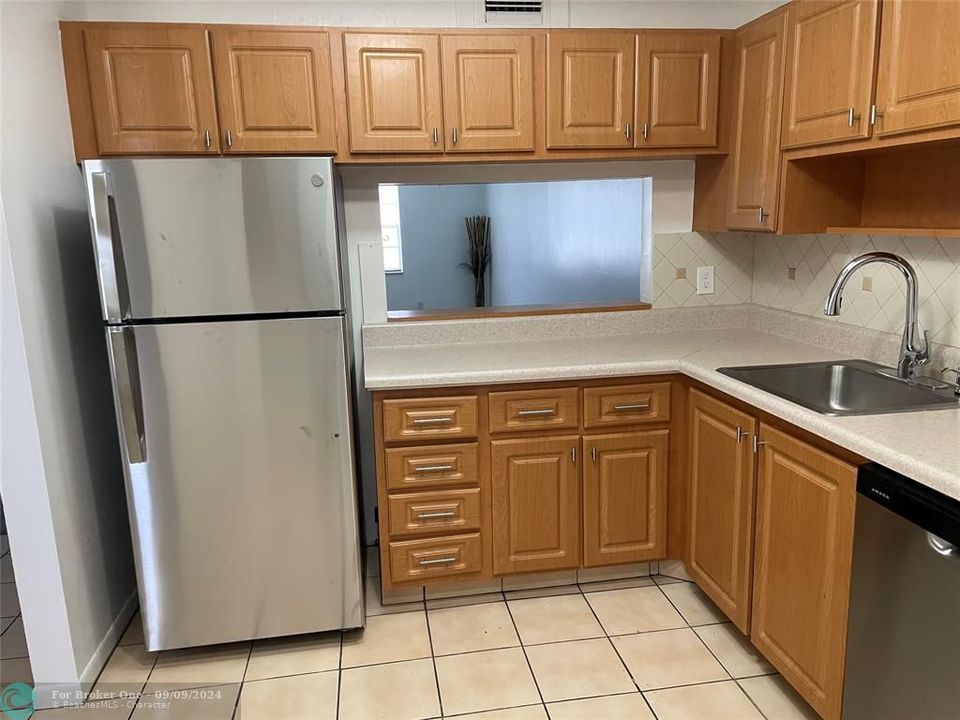 Recently Sold: $199,900 (1 beds, 1 baths, 1008 Square Feet)