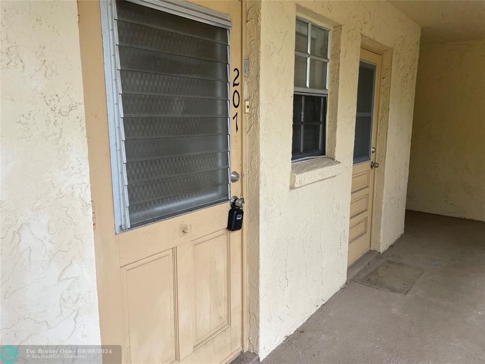 Recently Sold: $199,900 (1 beds, 1 baths, 1008 Square Feet)