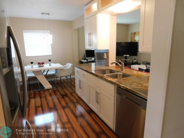 For Sale: $399,900 (2 beds, 2 baths, 1398 Square Feet)