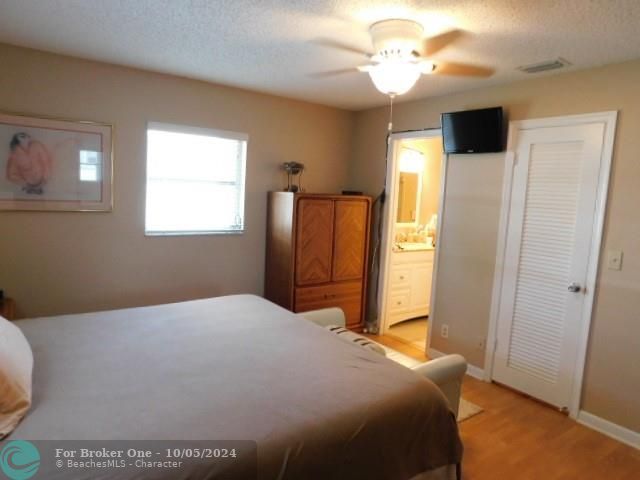 For Sale: $399,900 (2 beds, 2 baths, 1398 Square Feet)