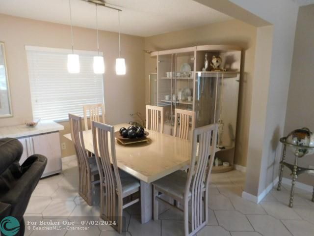 For Sale: $399,900 (2 beds, 2 baths, 1398 Square Feet)