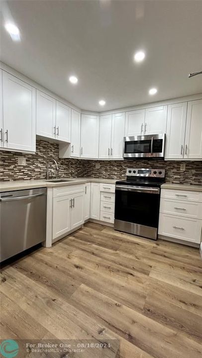 Active With Contract: $2,000 (2 beds, 2 baths, 1300 Square Feet)