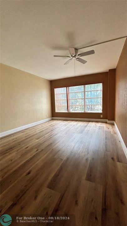 Active With Contract: $2,000 (2 beds, 2 baths, 1300 Square Feet)