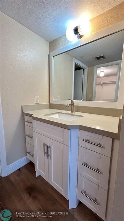 For Rent: $2,100 (2 beds, 2 baths, 1300 Square Feet)