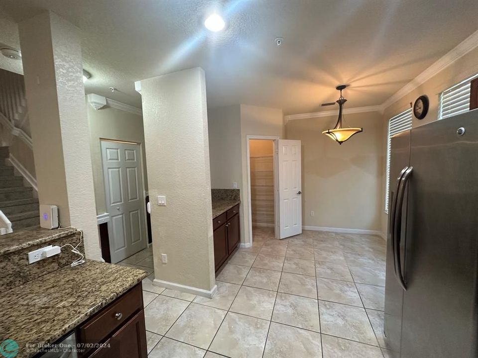 Active With Contract: $3,300 (3 beds, 3 baths, 2132 Square Feet)
