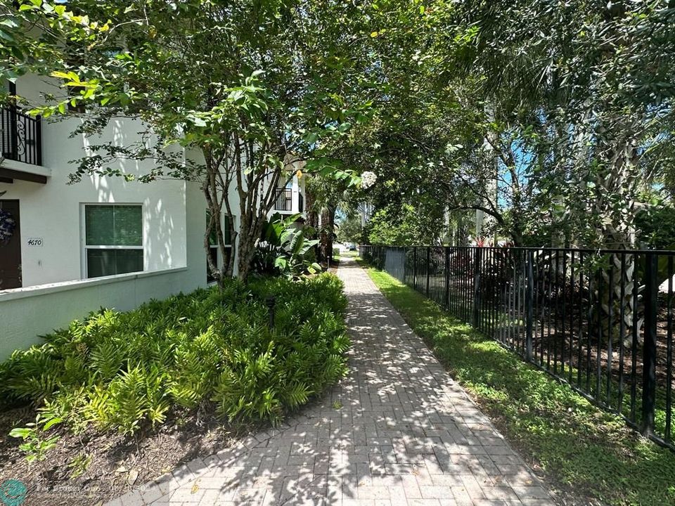 Active With Contract: $3,300 (3 beds, 3 baths, 2132 Square Feet)