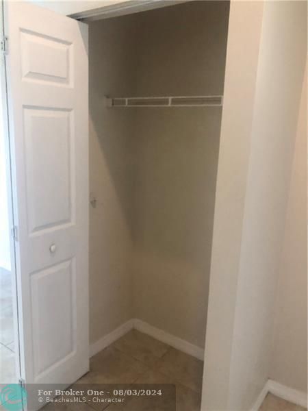 For Rent: $1,750 (1 beds, 1 baths, 750 Square Feet)