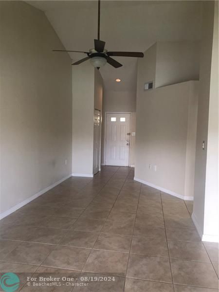 For Rent: $1,750 (1 beds, 1 baths, 750 Square Feet)