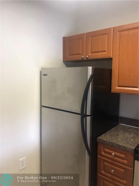 For Rent: $1,750 (1 beds, 1 baths, 750 Square Feet)