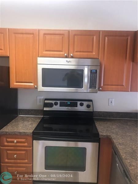 For Rent: $1,750 (1 beds, 1 baths, 750 Square Feet)