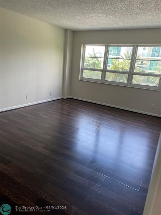 Recently Sold: $400,000 (2 beds, 2 baths, 1218 Square Feet)