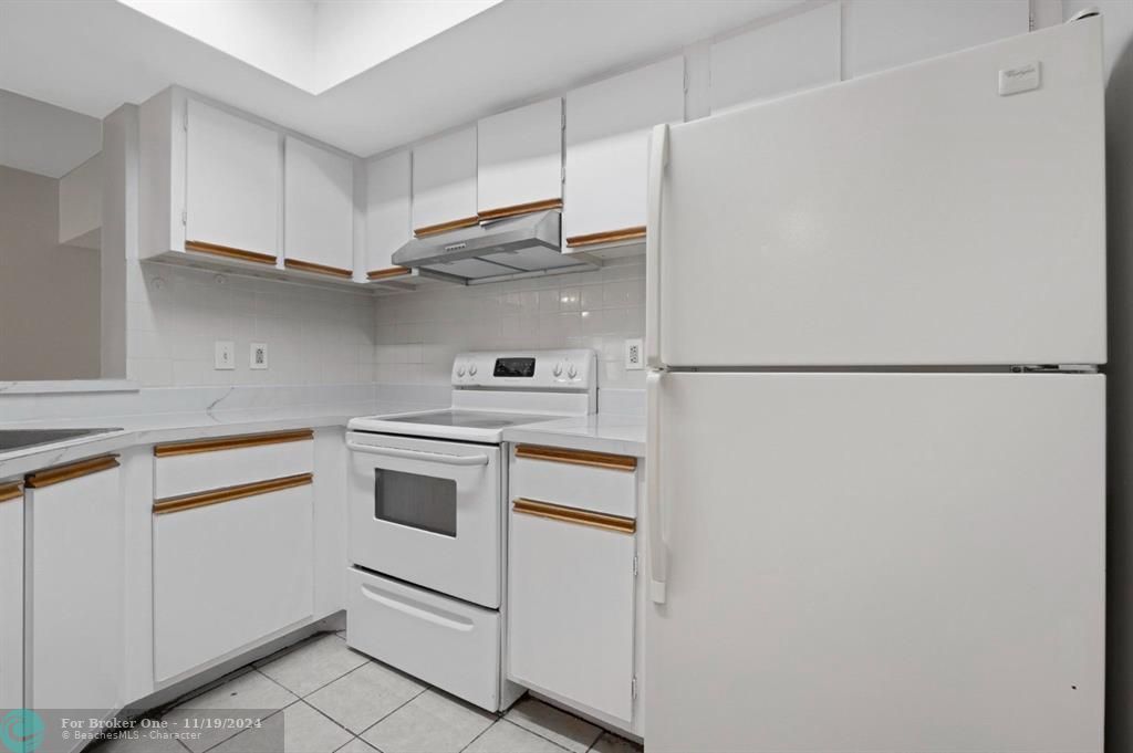 For Rent: $2,550 (3 beds, 2 baths, 1263 Square Feet)