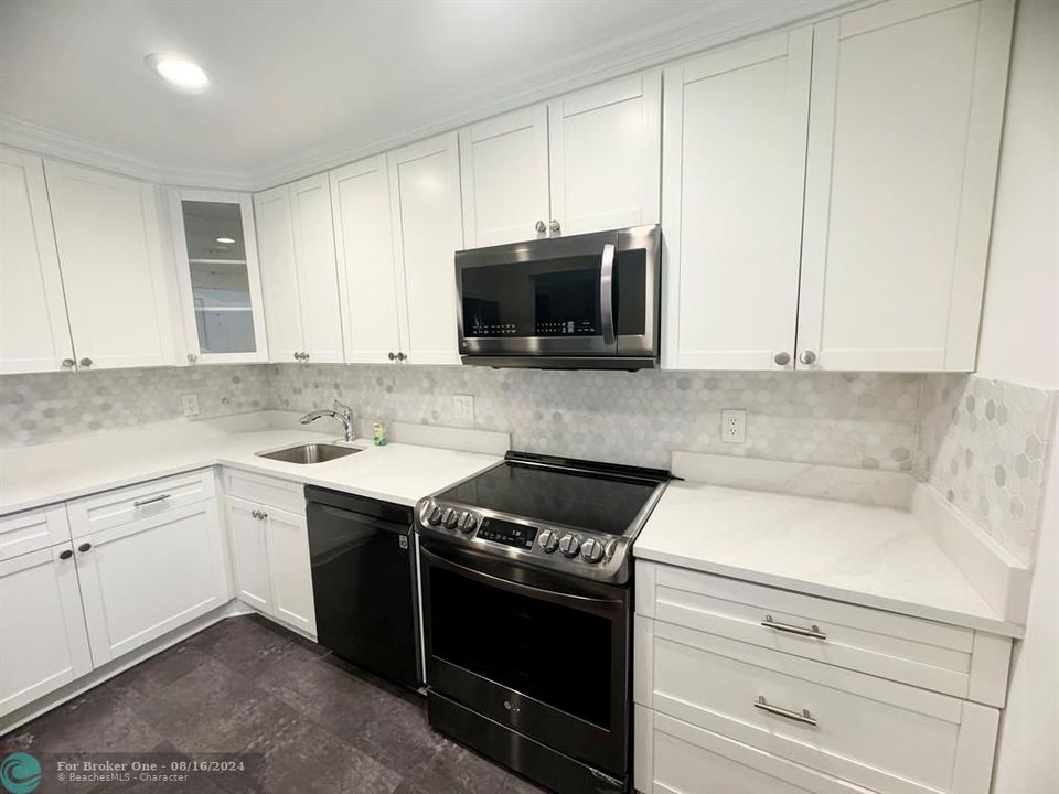 For Rent: $2,375 (2 beds, 2 baths, 1216 Square Feet)