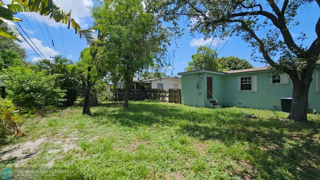 Active With Contract: $390,000 (3 beds, 2 baths, 920 Square Feet)