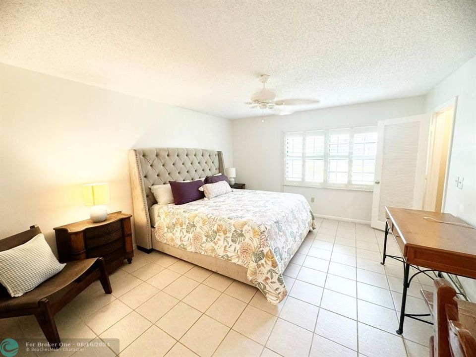 For Sale: $335,000 (2 beds, 2 baths, 1216 Square Feet)