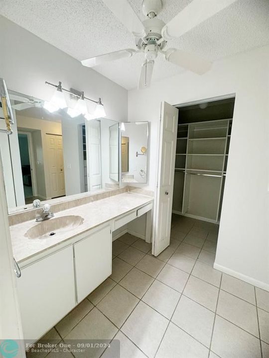 For Sale: $335,000 (2 beds, 2 baths, 1216 Square Feet)