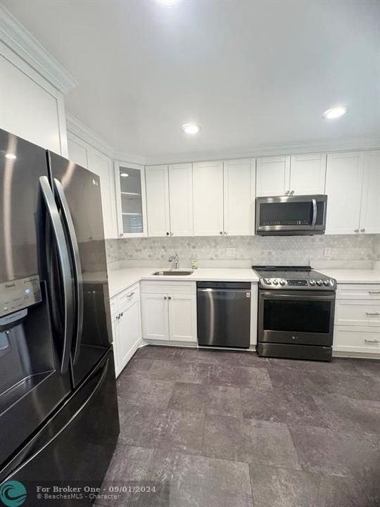 For Sale: $335,000 (2 beds, 2 baths, 1216 Square Feet)