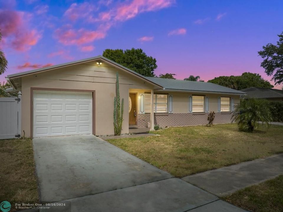 For Sale: $369,000 (3 beds, 2 baths, 1366 Square Feet)