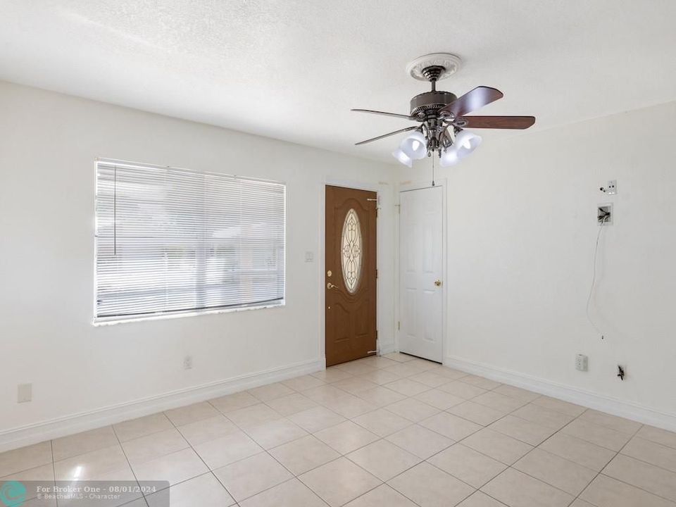 For Sale: $369,000 (3 beds, 2 baths, 1366 Square Feet)