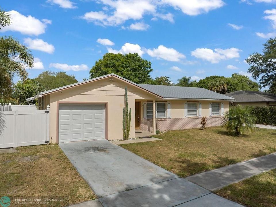 For Sale: $369,000 (3 beds, 2 baths, 1366 Square Feet)