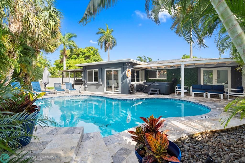 Recently Sold: $824,000 (3 beds, 3 baths, 1759 Square Feet)