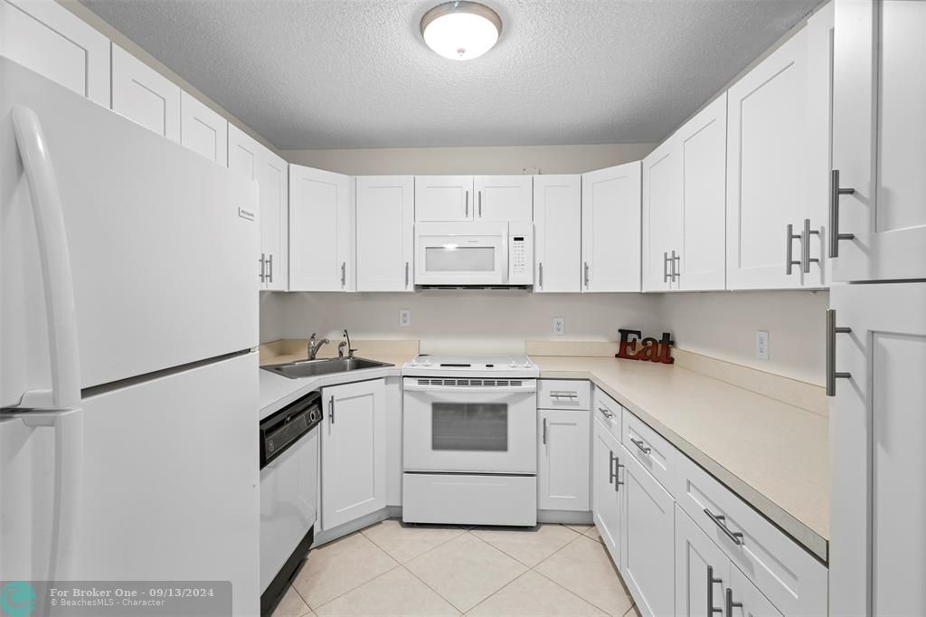 For Rent: $2,800 (3 beds, 2 baths, 1557 Square Feet)