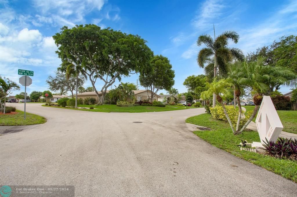 Active With Contract: $578,000 (3 beds, 2 baths, 1814 Square Feet)