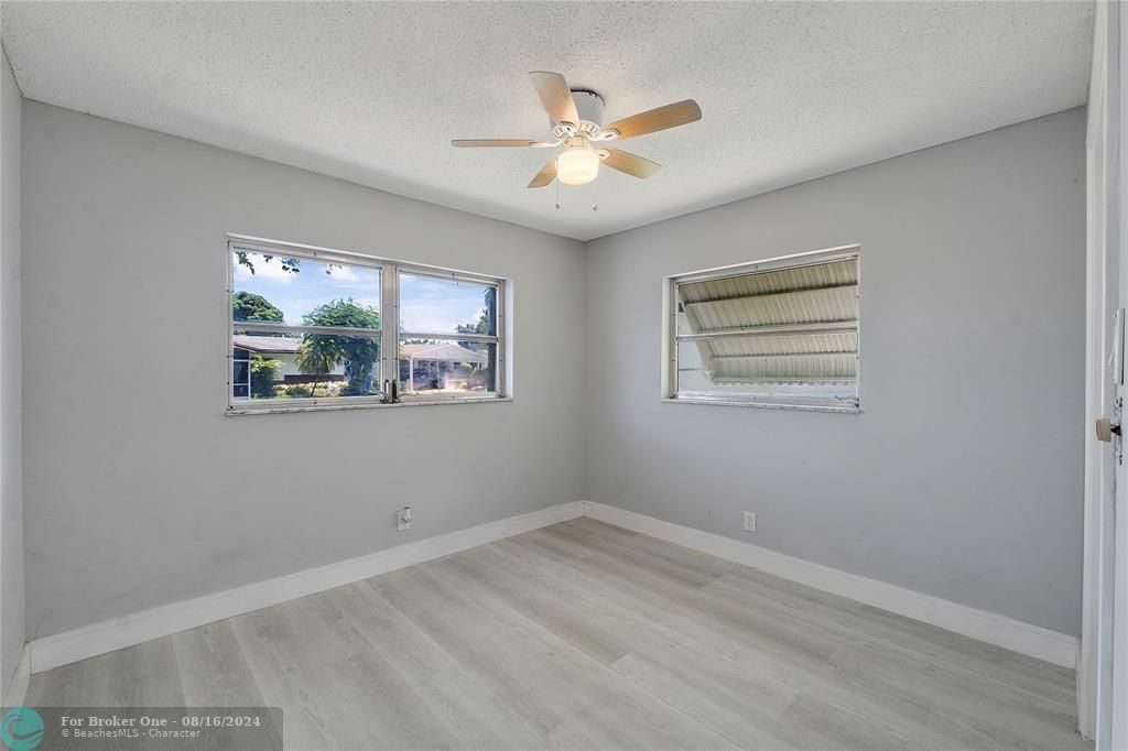 Active With Contract: $374,900 (2 beds, 2 baths, 1270 Square Feet)