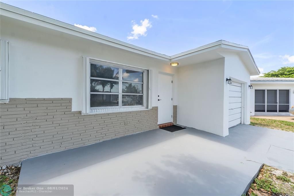 Active With Contract: $374,900 (2 beds, 2 baths, 1270 Square Feet)