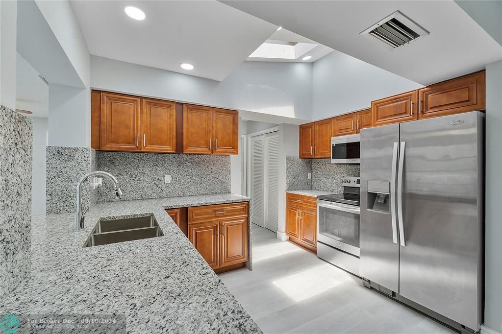 Active With Contract: $374,900 (2 beds, 2 baths, 1270 Square Feet)