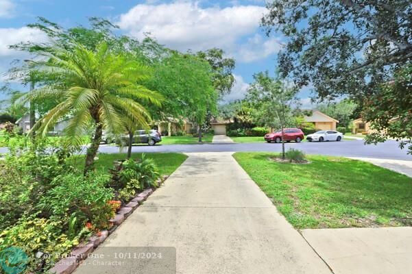 For Sale: $450,000 (3 beds, 2 baths, 2068 Square Feet)