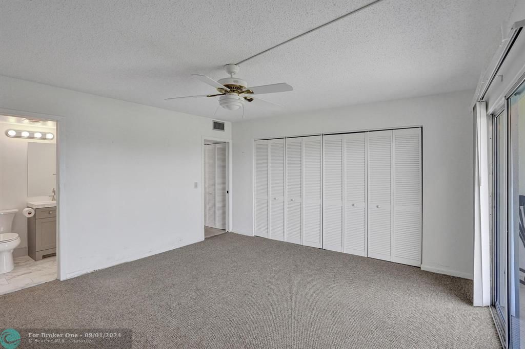 For Sale: $119,000 (1 beds, 1 baths, 752 Square Feet)