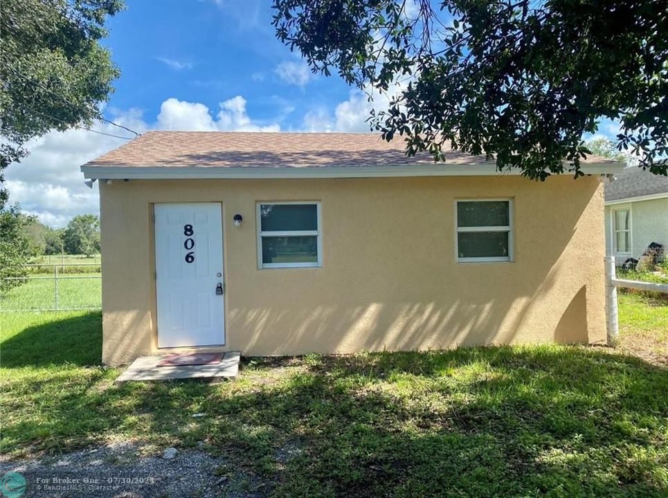 Active With Contract: $179,000 (2 beds, 1 baths, 576 Square Feet)