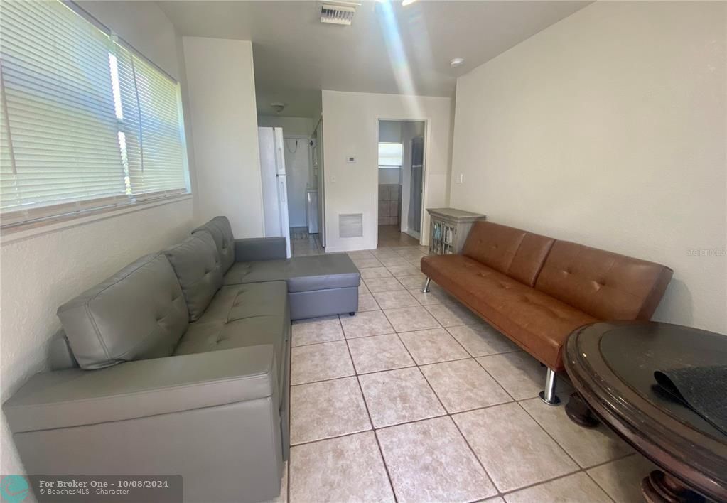 Active With Contract: $179,000 (2 beds, 1 baths, 576 Square Feet)