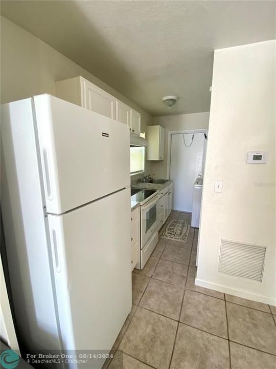 Active With Contract: $179,000 (2 beds, 1 baths, 576 Square Feet)