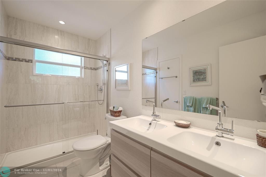 Active With Contract: $129,900 (1 beds, 1 baths, 684 Square Feet)