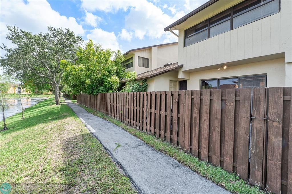 Active With Contract: $300,000 (3 beds, 3 baths, 1363 Square Feet)