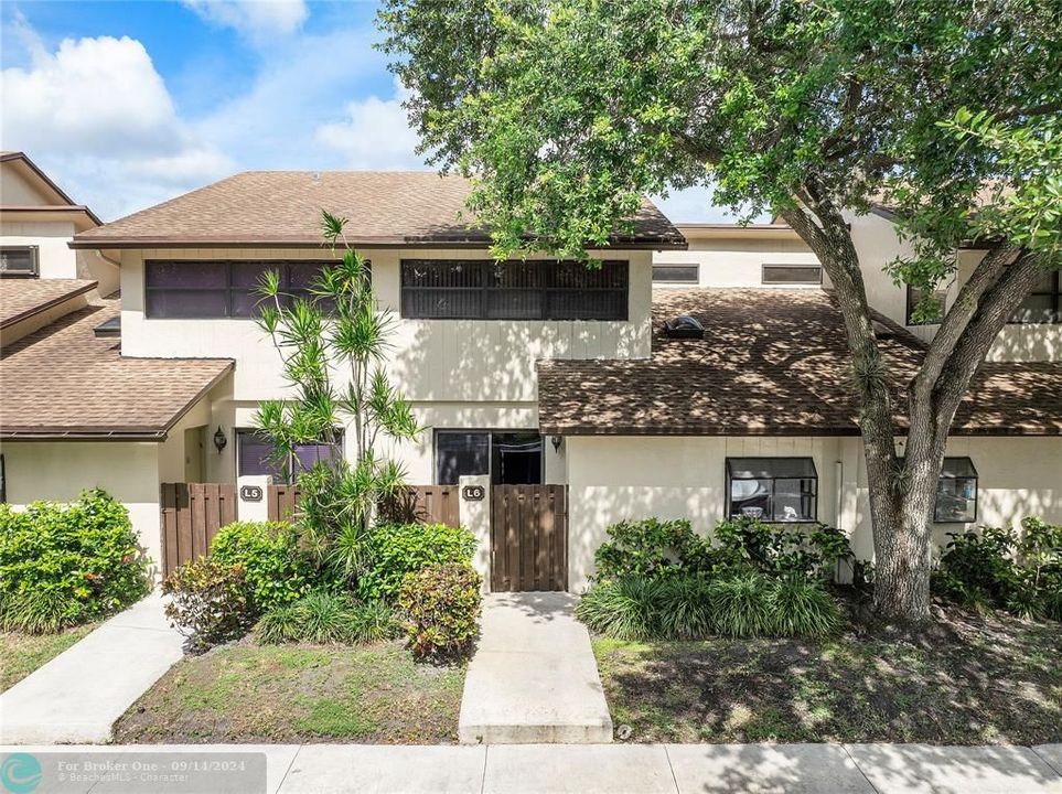 Active With Contract: $300,000 (3 beds, 3 baths, 1363 Square Feet)