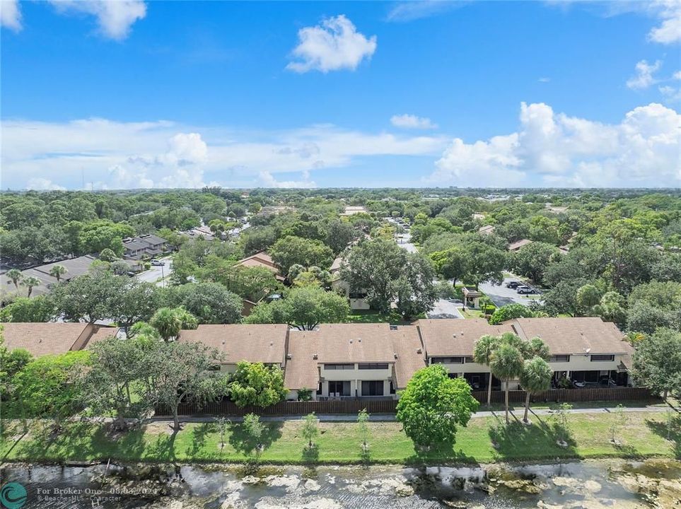 Active With Contract: $300,000 (3 beds, 3 baths, 1363 Square Feet)