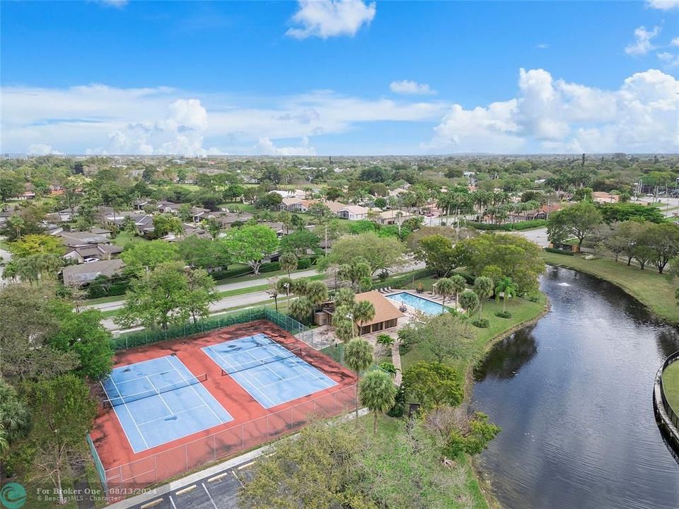 Active With Contract: $300,000 (3 beds, 3 baths, 1363 Square Feet)