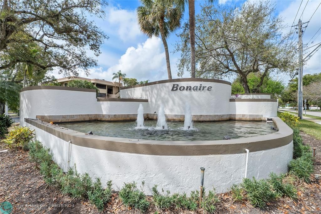 Recently Sold: $300,000 (3 beds, 3 baths, 1363 Square Feet)