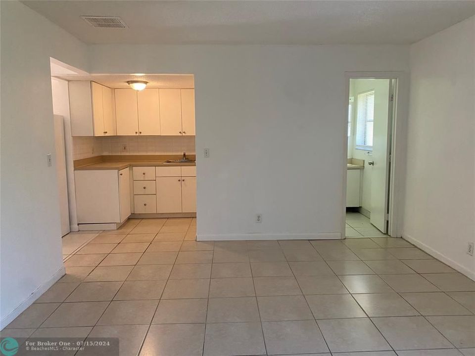 Active With Contract: $1,400 (1 beds, 1 baths, 625 Square Feet)