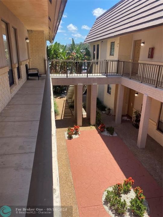 Active With Contract: $1,400 (1 beds, 1 baths, 625 Square Feet)