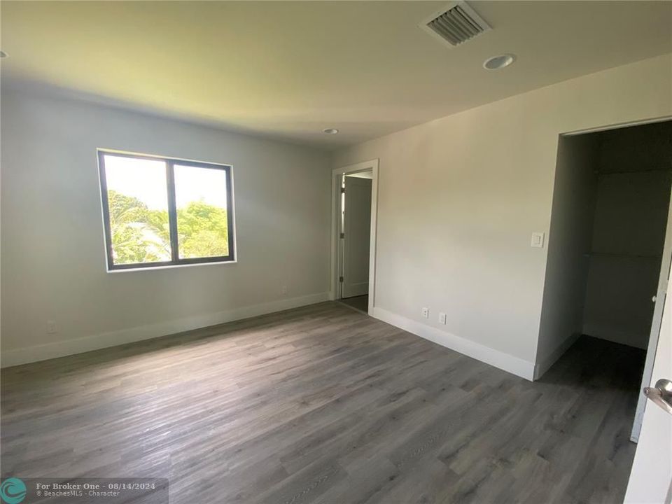 Recently Rented: $3,000 (2 beds, 2 baths, 2450 Square Feet)