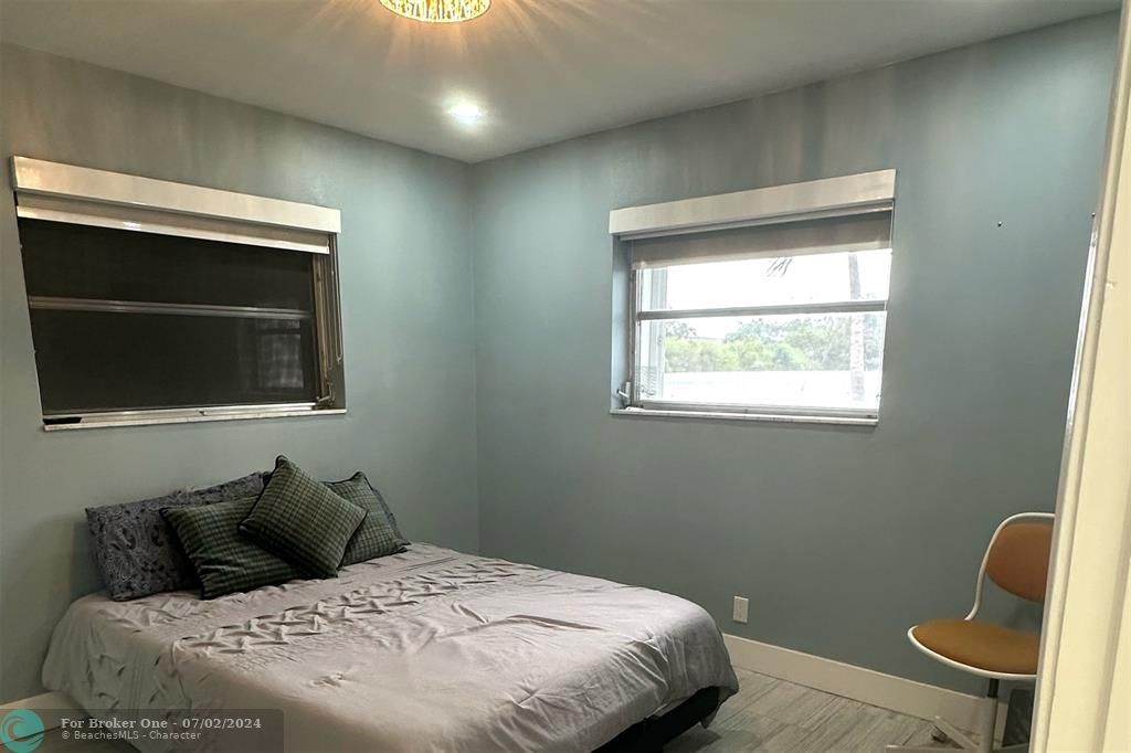 For Sale: $299,000 (2 beds, 1 baths, 1098 Square Feet)
